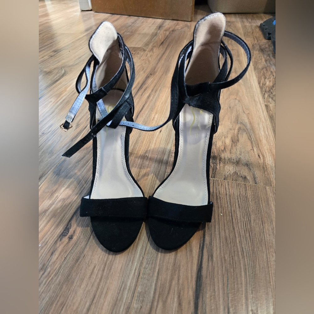 Elegant Black Strappy Women's Heels